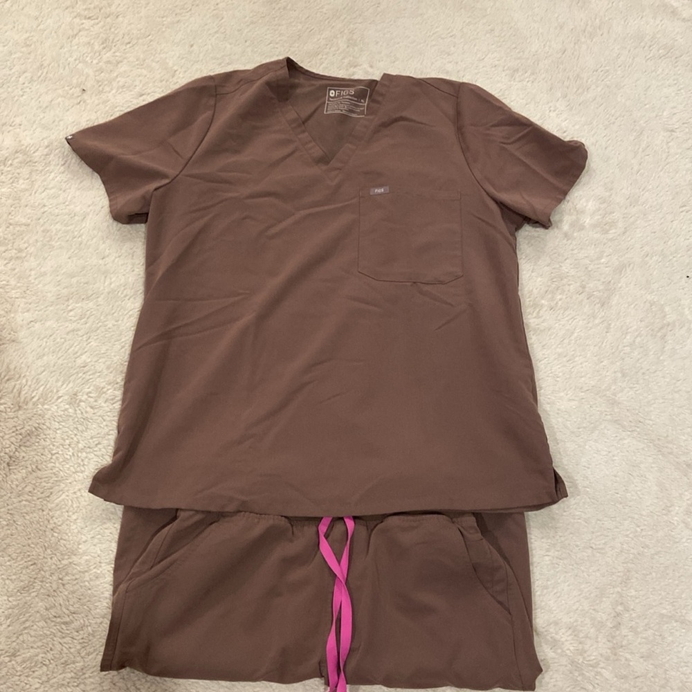 Figs Smokey Taupe Caterina XL Scrub Top and L High Waisted Yola Scrub Pants.